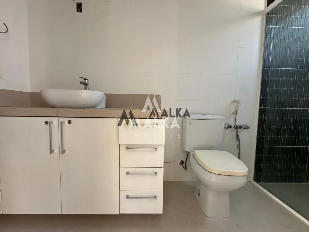461 m² house with 3 en-suite bedrooms and private garden — photo 45