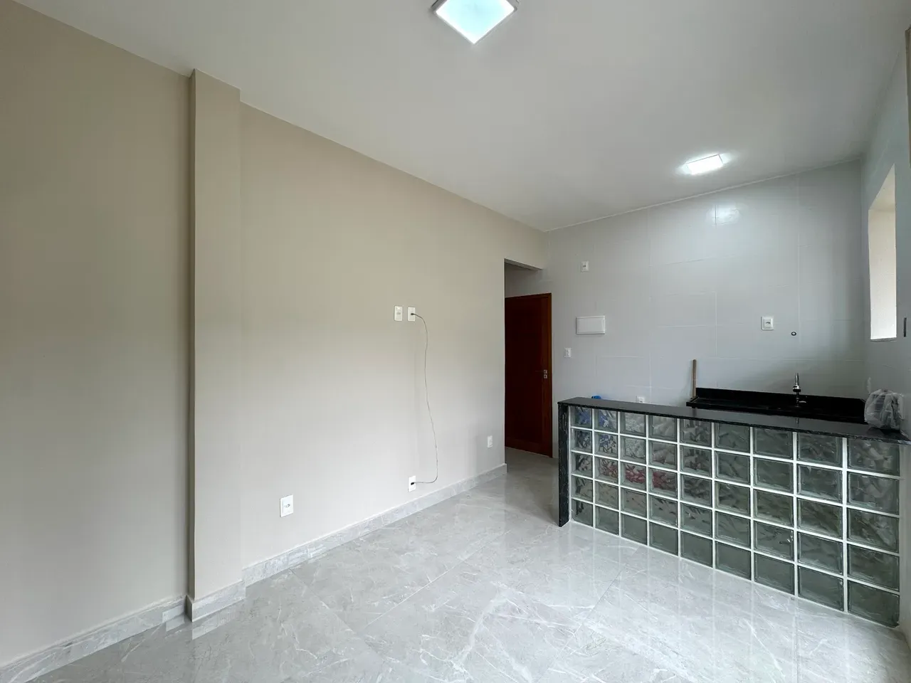 Glass-enclosed balcony in a one-bedroom apartment, 39 m² — photo 4