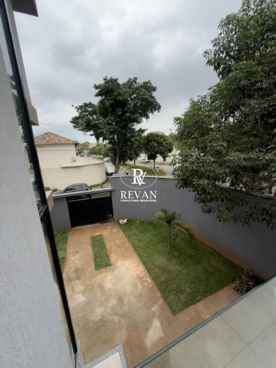 Floor-to-ceiling windows in a 4-bedroom house, 157 m² — photo 3