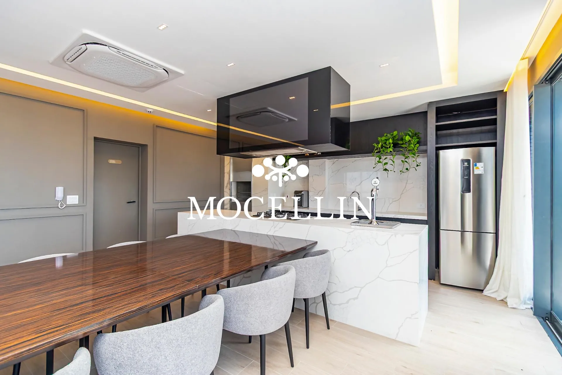 Floor-to-ceiling windows in a 3-bedroom apartment, 242 m² — photo 42