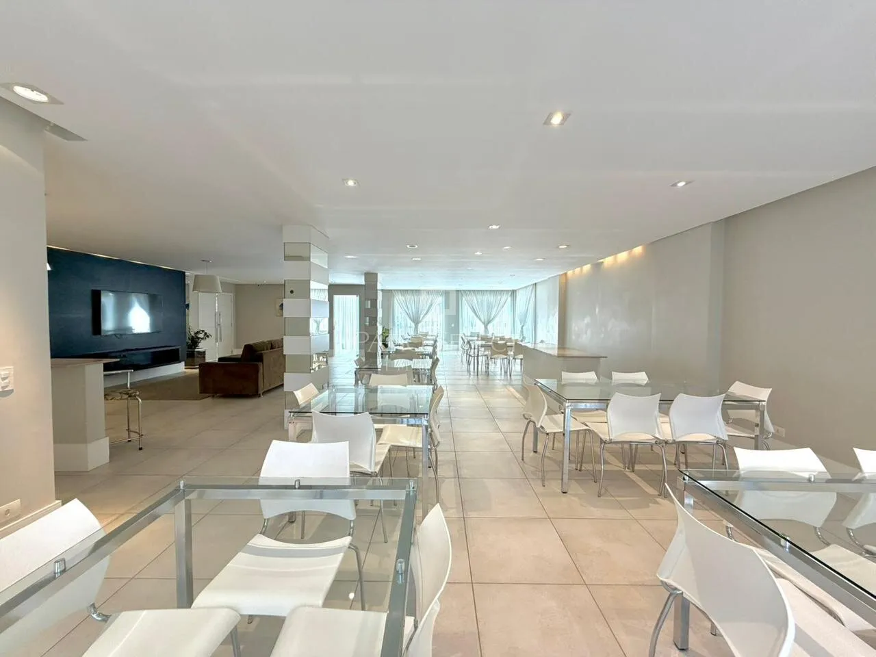 3-bedroom apartment with a washing machine in Curitiba — photo 90