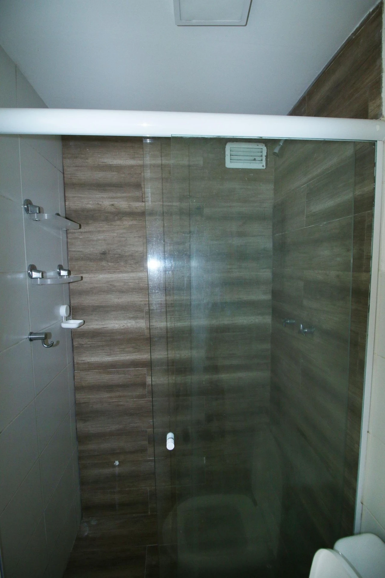 2-bedroom apartment with 1 bathroom and condo pool — photo 5