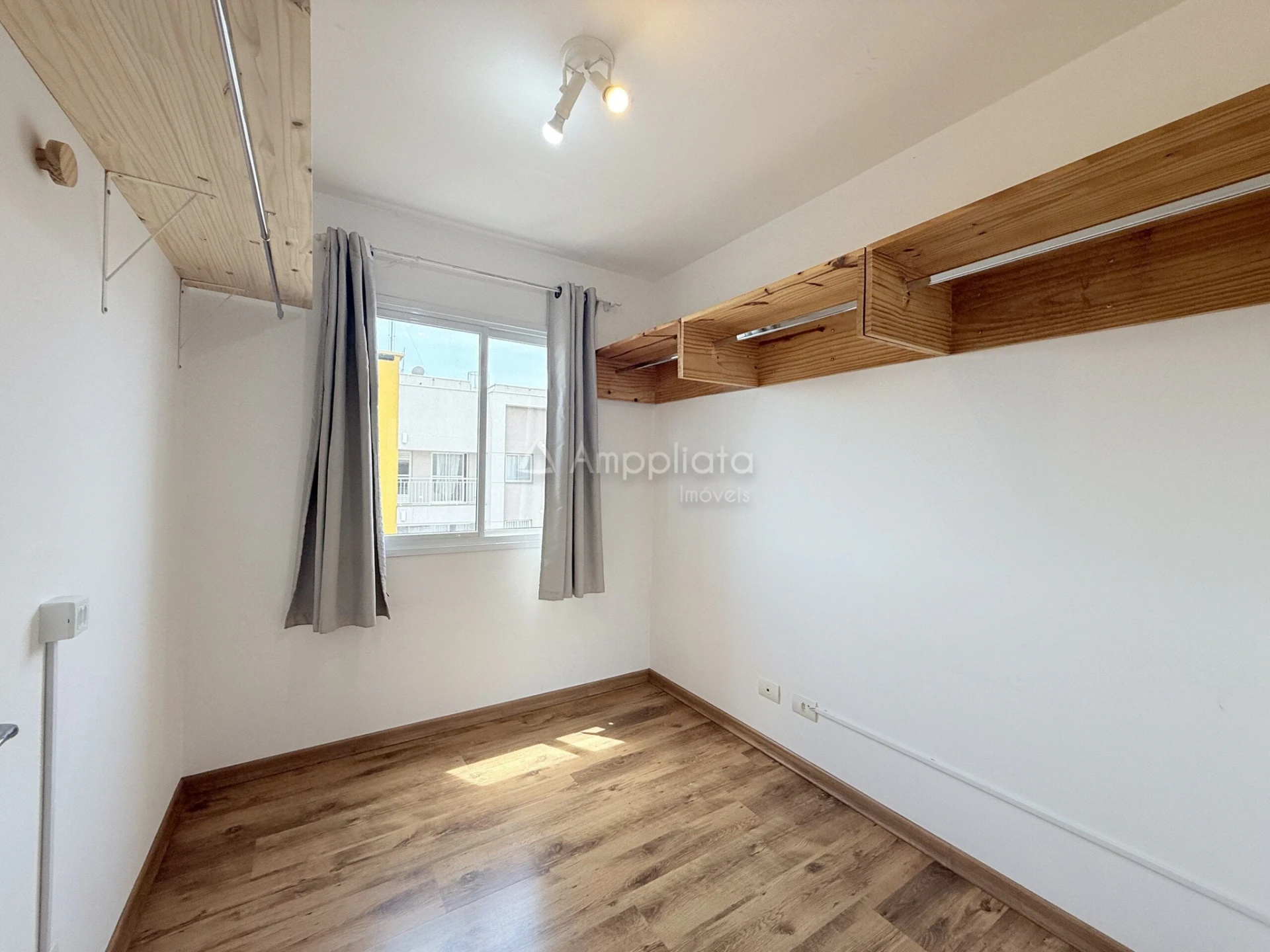 Glass-enclosed balcony in a 3-bedroom apartment, 78 m² — photo 6