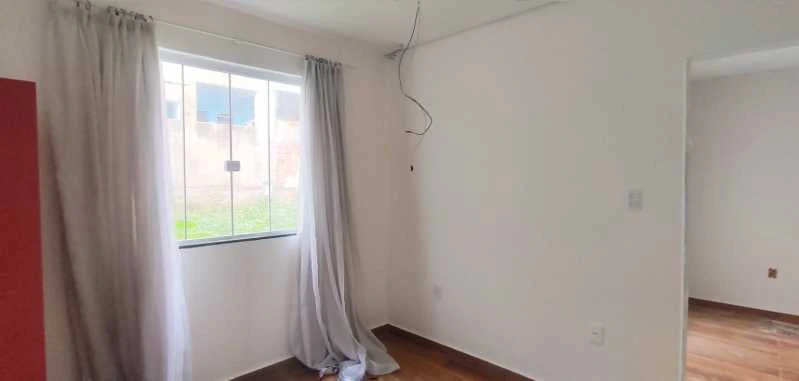 House with 3 bedrooms and a glass shower enclosure — photo 13