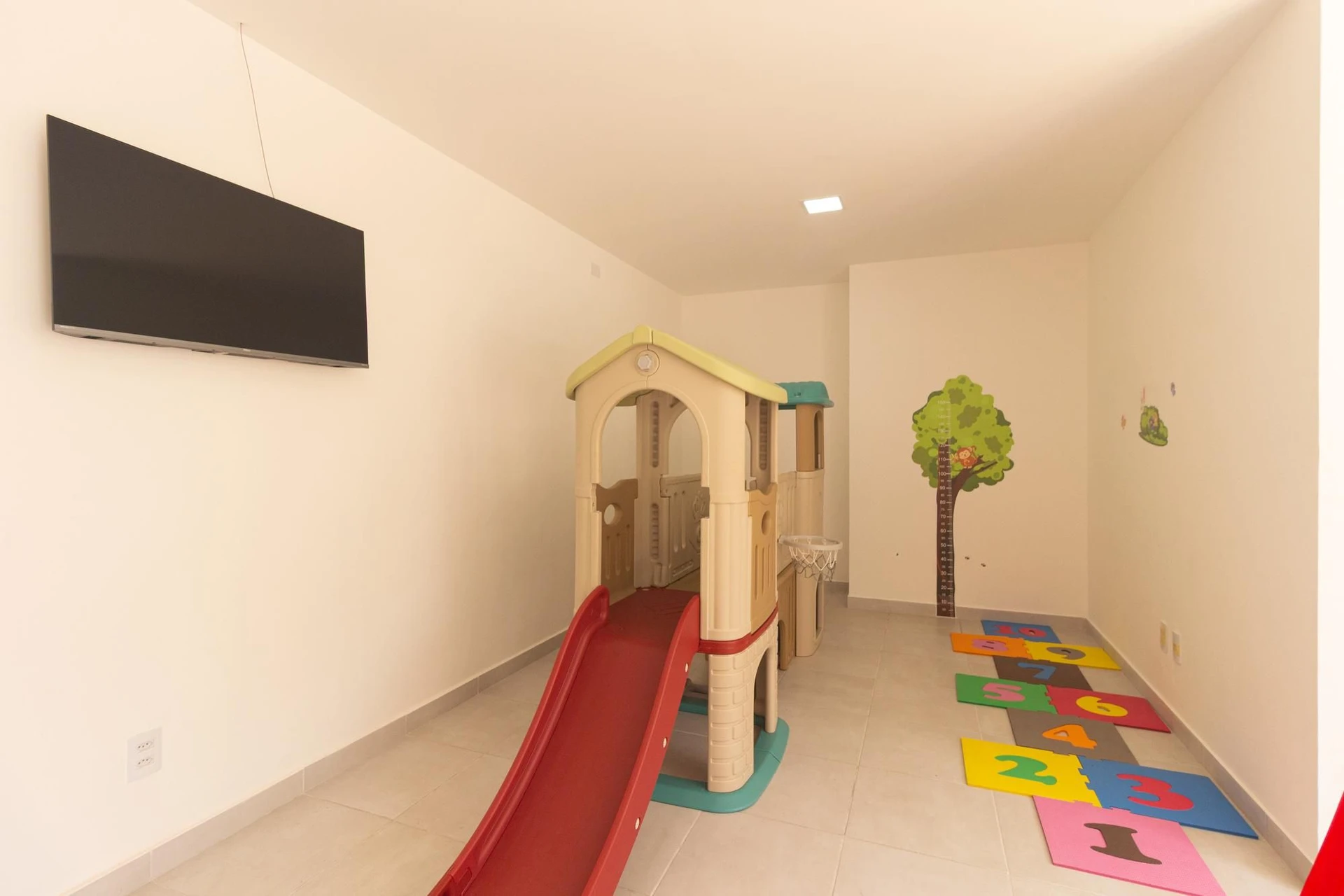 Apartment with 2 bedrooms, 1 en-suite and 1 parking spot — photo 64