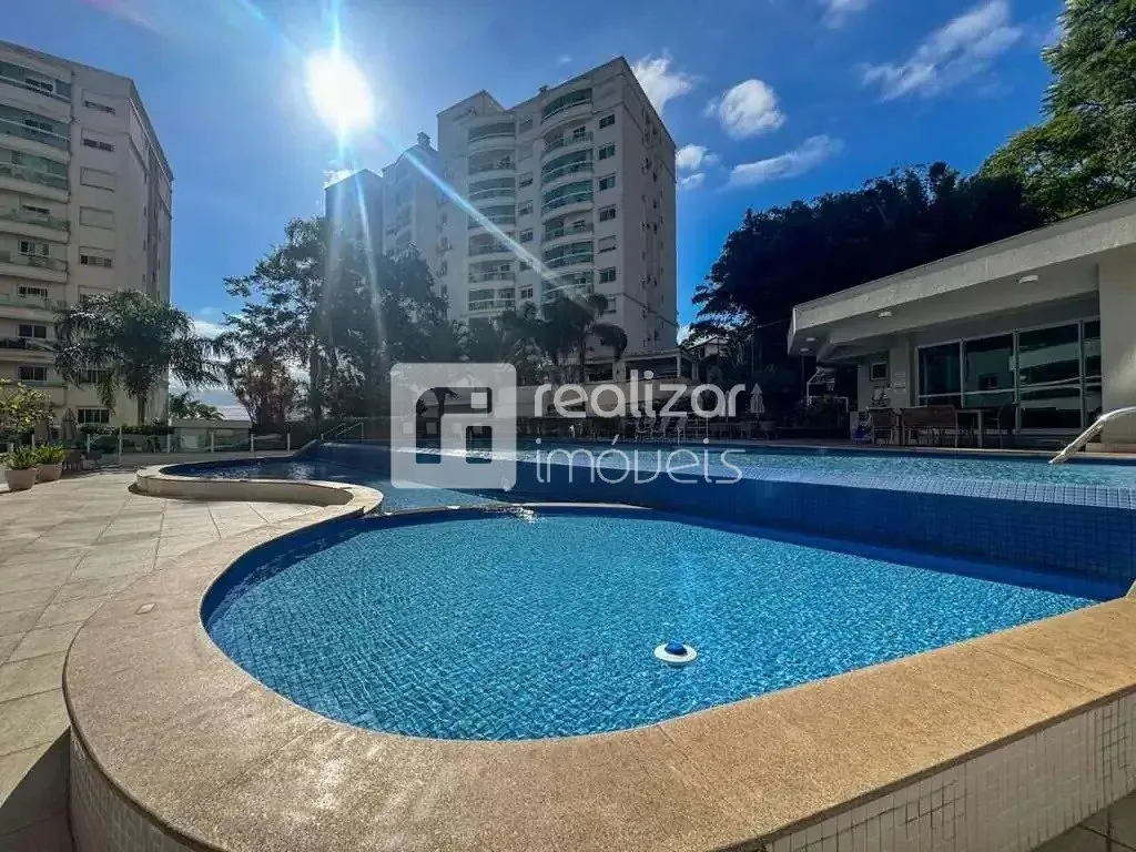 4-bedroom apartment in a building with a pool — photo 3