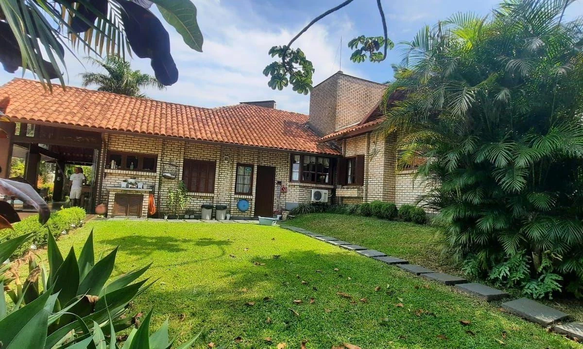 340 m² house with a water view and floor-to-ceiling windows — photo 14