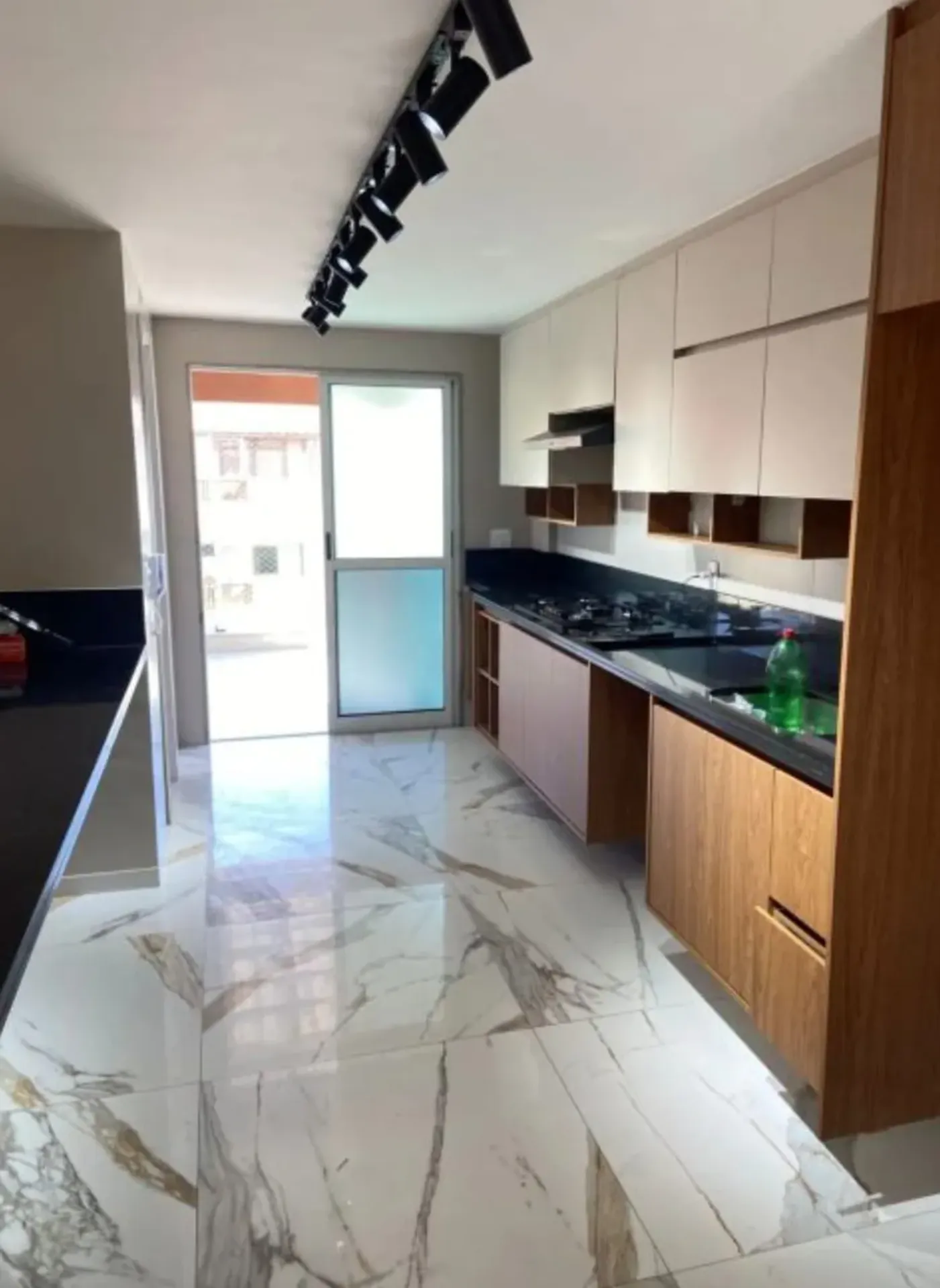 Duplex com 4 quartos, cozinha aberta a gás e 340 m² — photo 4