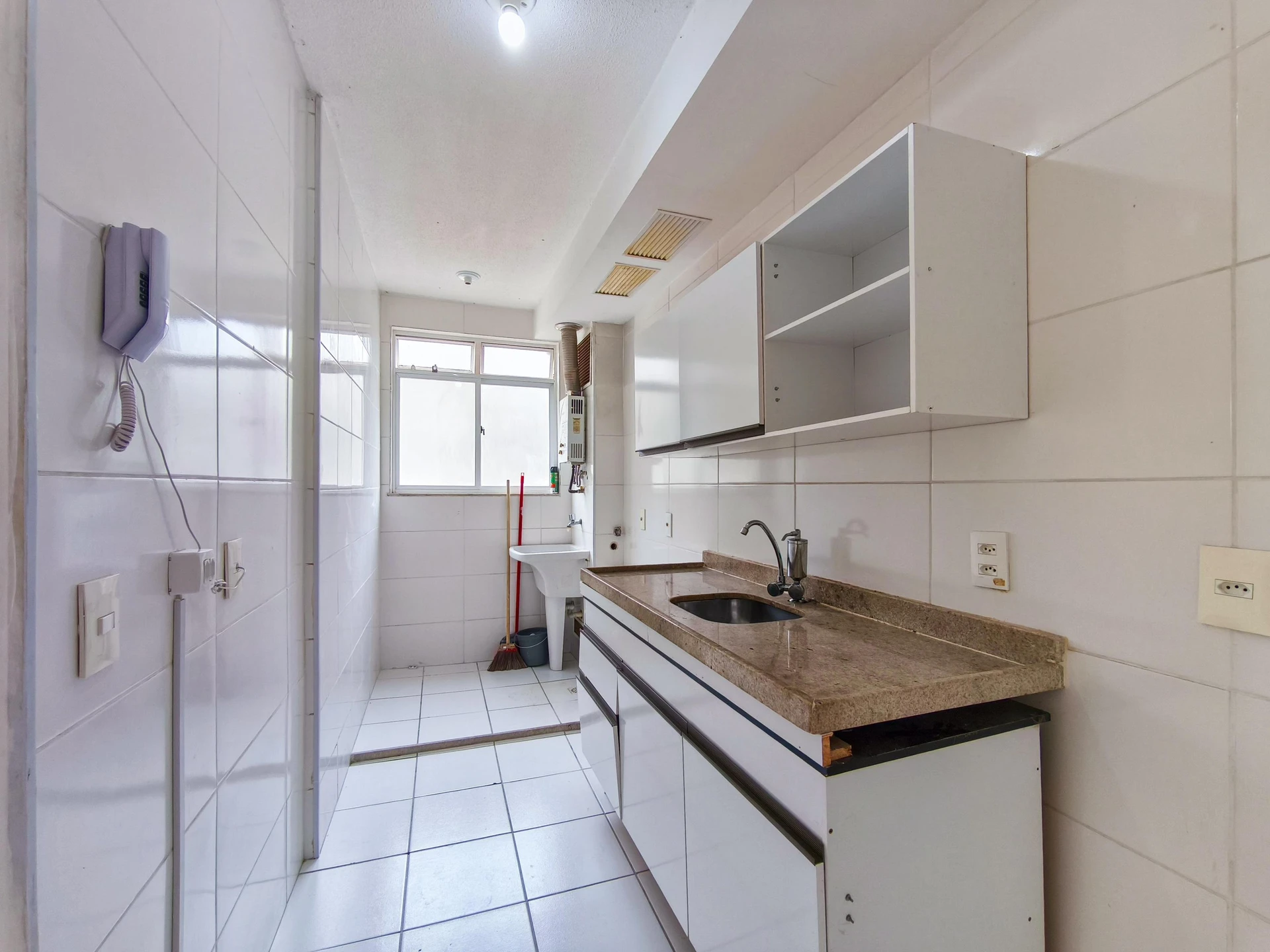 Apartamento de 2 quartos em condomínio com piscina — photo 10