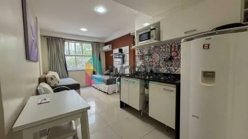 Furnished 1-bedroom apartment with open-plan kitchen — photo 2