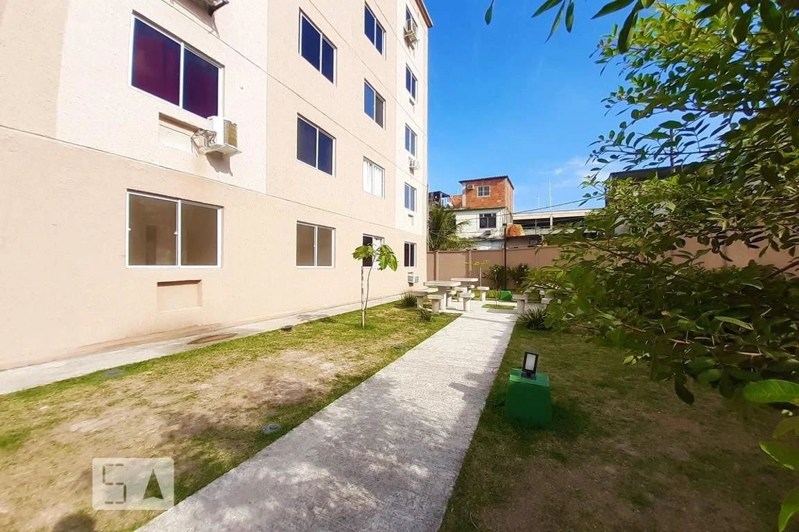 Balcony with a grill in a 2-bedroom apartment, 45 m² — photo 14