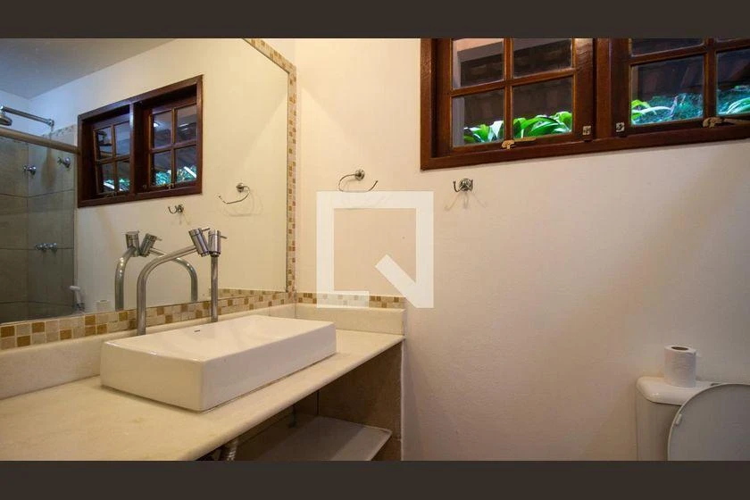 Casa com 4 quartos e churrasqueira na varanda — photo 47