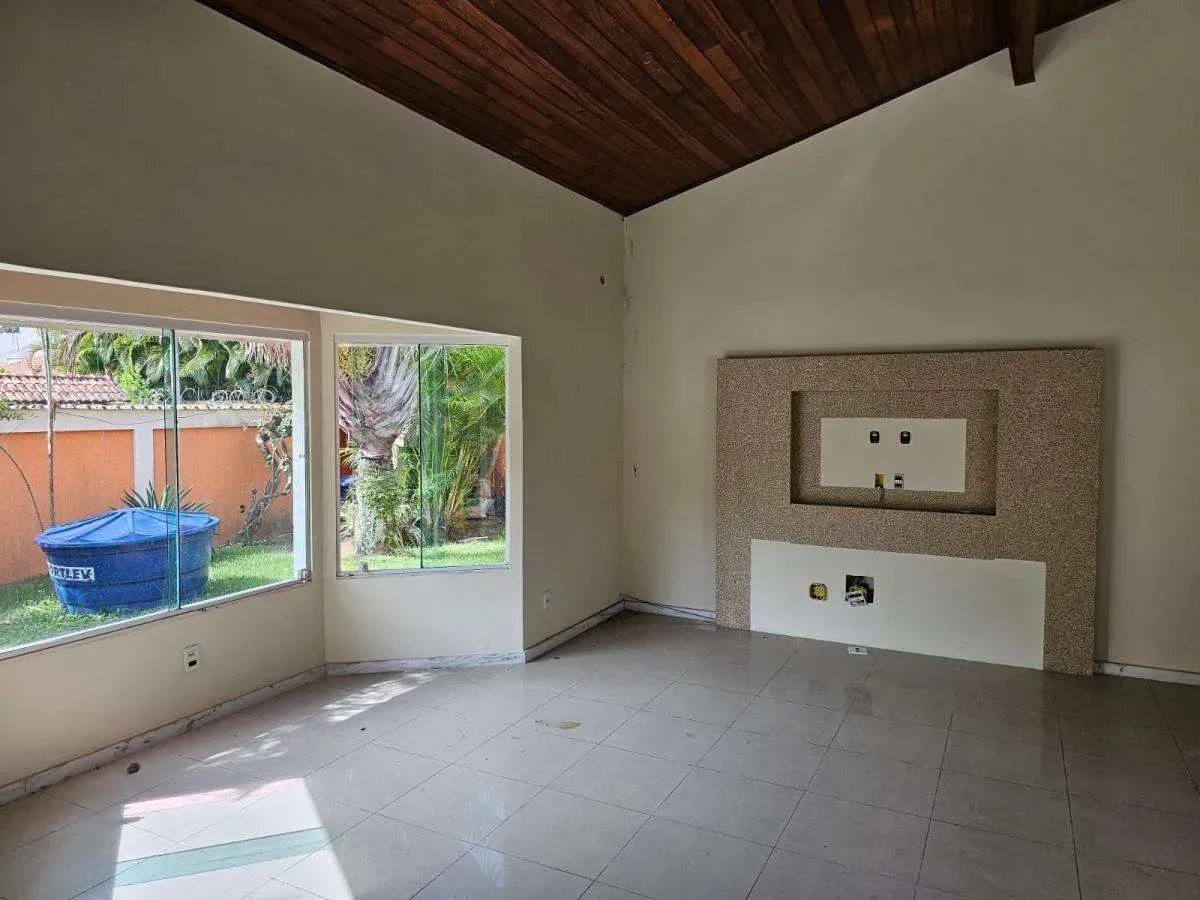 House with 5 bedrooms and 5 bathrooms in a modern style — photo 10