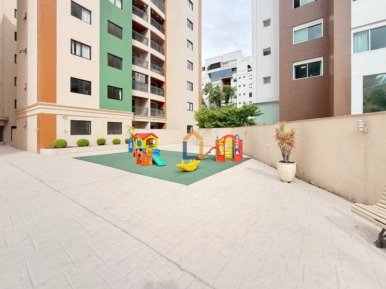 3-bedroom apartment with a washing machine in Curitiba — photo 44
