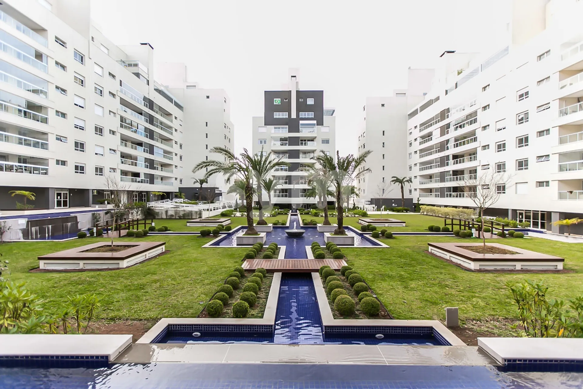 256 m² apartment with 3 en-suite bedrooms and enclosed balcony — photo 23