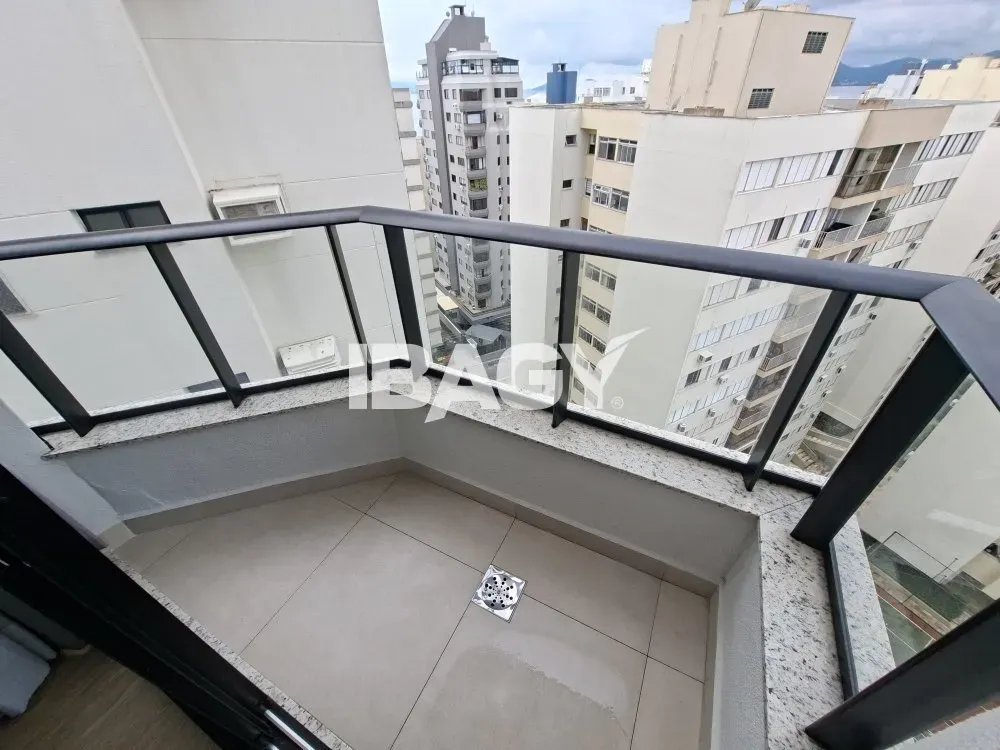 Studio with a glassed-in balcony and open-plan kitchen — photo 148