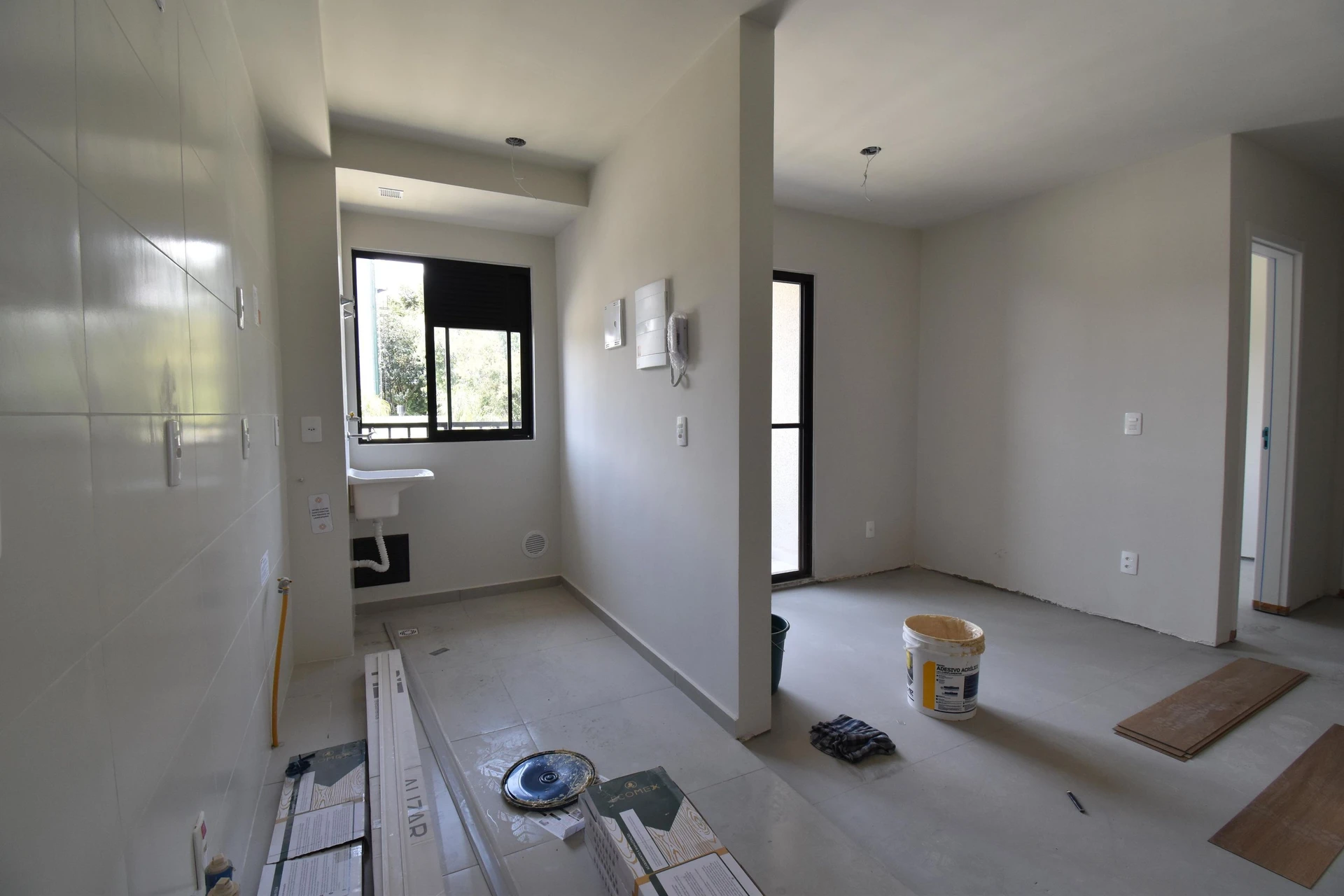 Balcony with a grill in a 2-bedroom apartment, 53 m² — photo 41