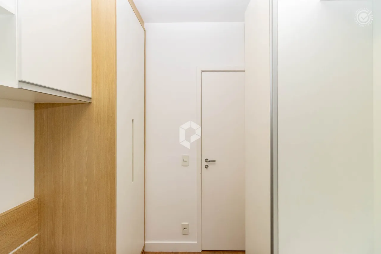 Furnished 2-bedroom apartment with balcony — photo 13
