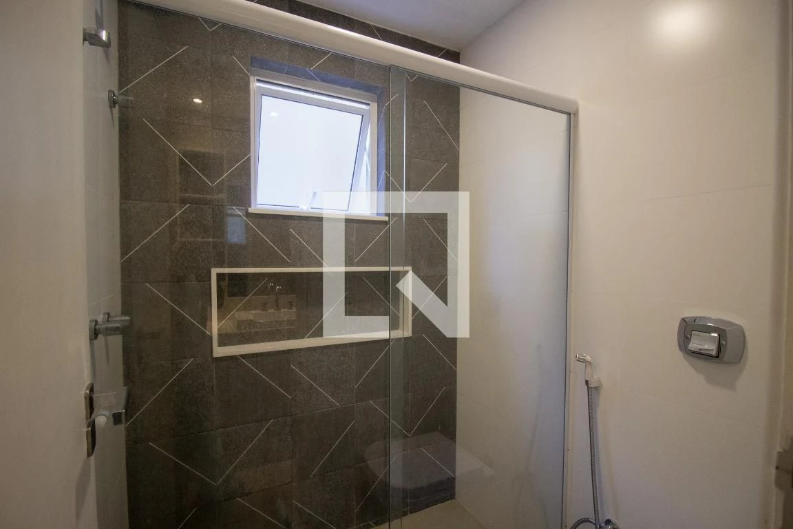 4-bedroom house with a bathtub in Rio de Janeiro — photo 77