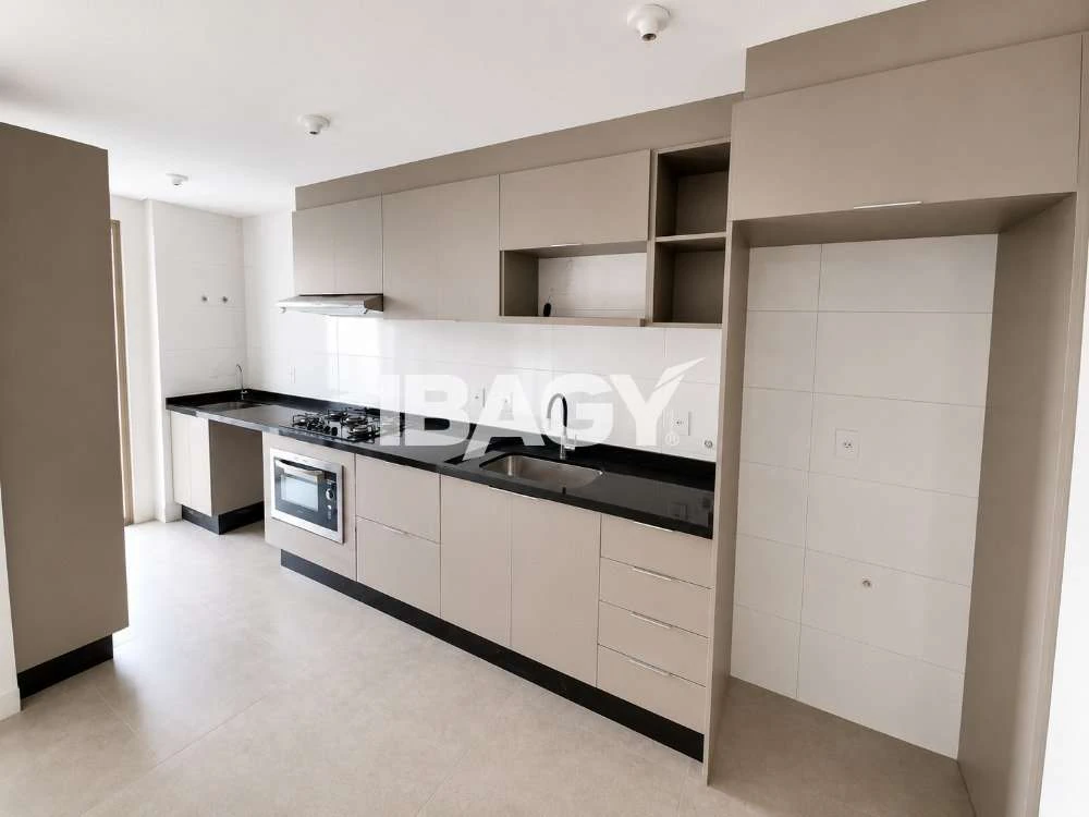 3-bedroom apartment with open-plan kitchen and 2 parking spaces — photo 4