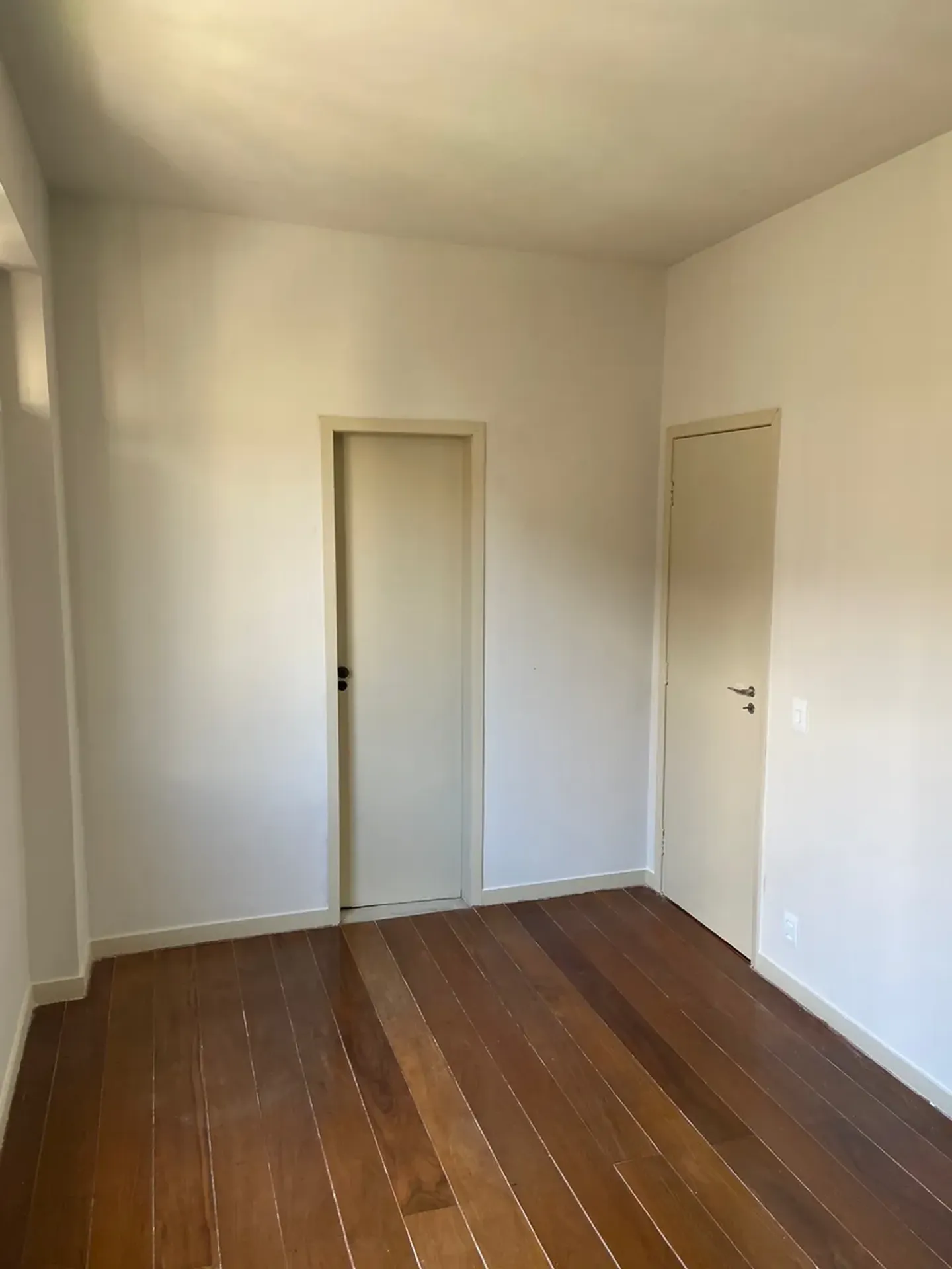 Wood or laminate floors in a 2-bedroom apartment, 70 m² — photo 13