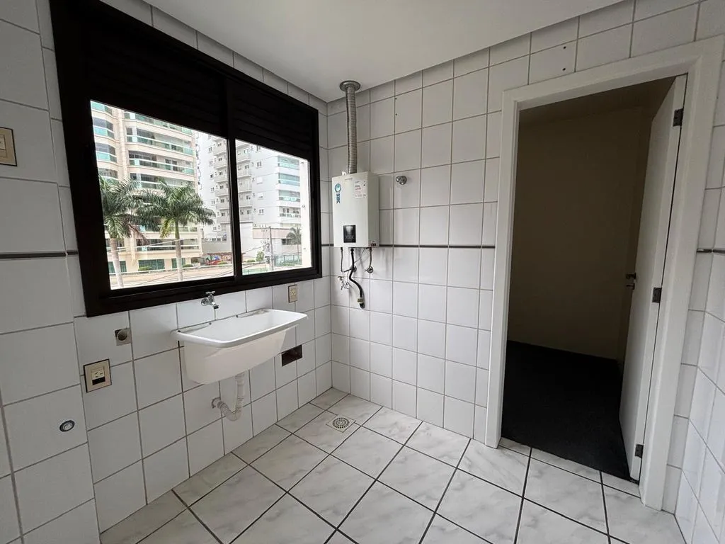 113 m² apartment with a bathtub and a water view — photo 37