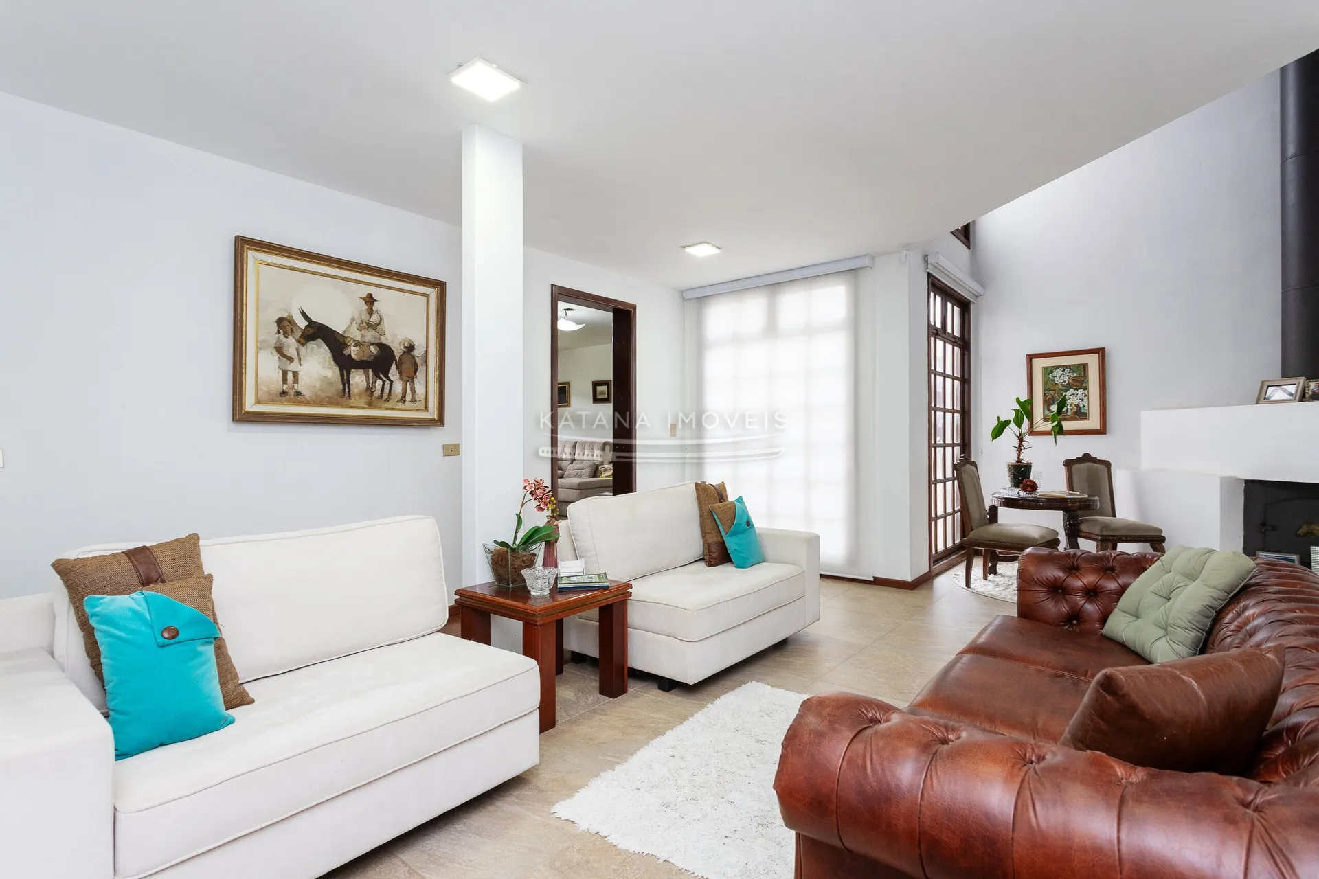 House with a closed kitchen and gas stove, 4 bedrooms — photo 6