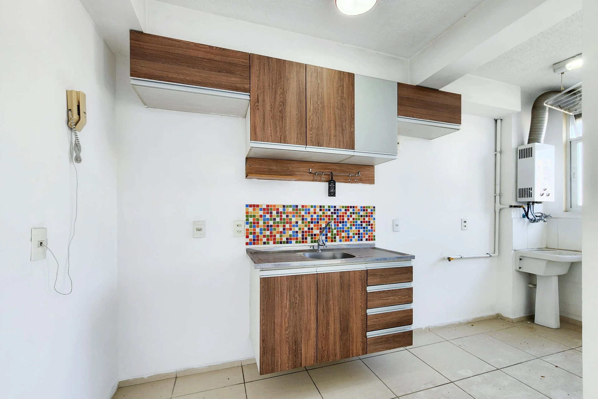 2-bedroom apartment in a building with a gym — photo 28