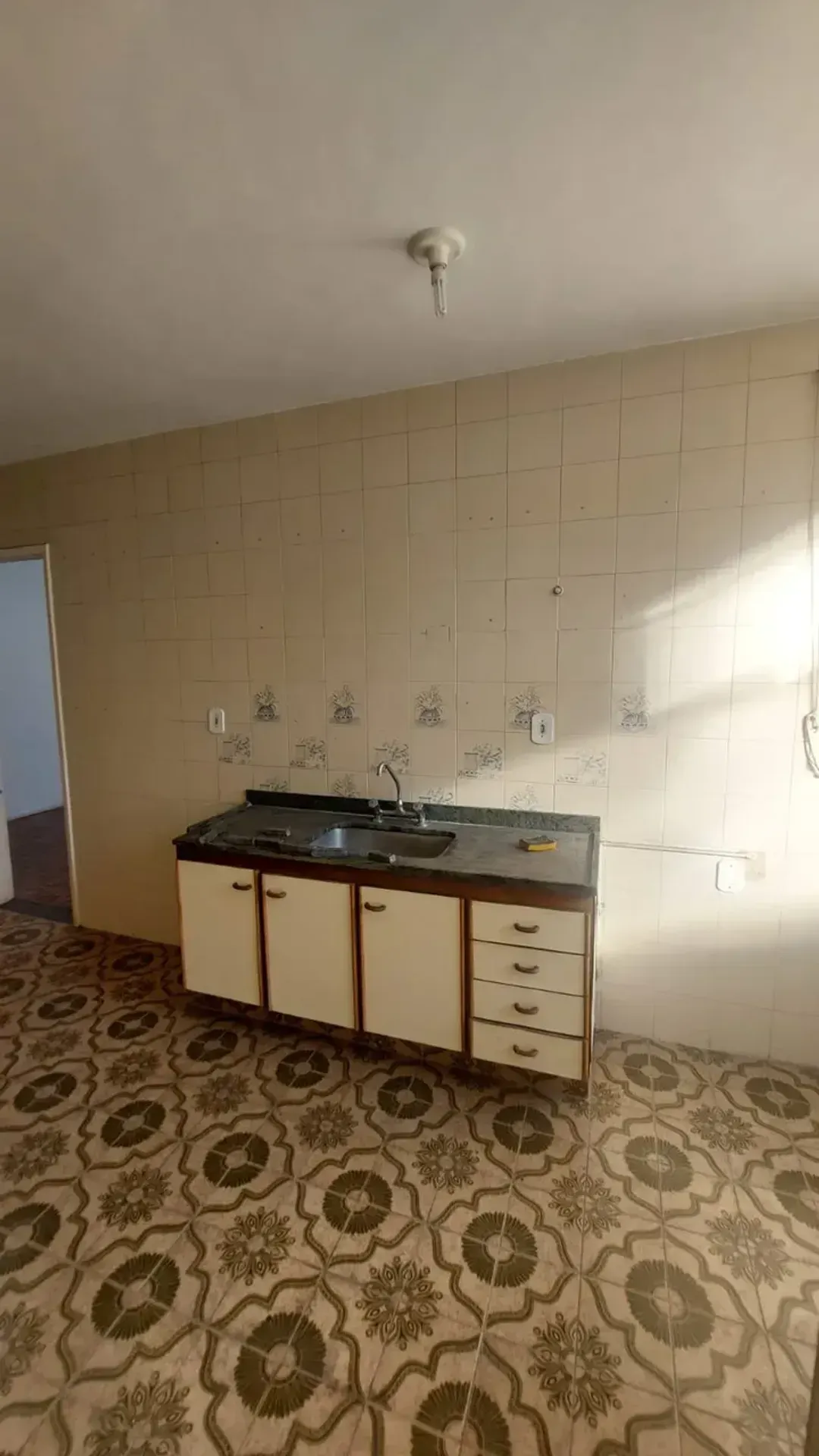 Unfurnished 2-bedroom apartment with 70 m² — photo 17