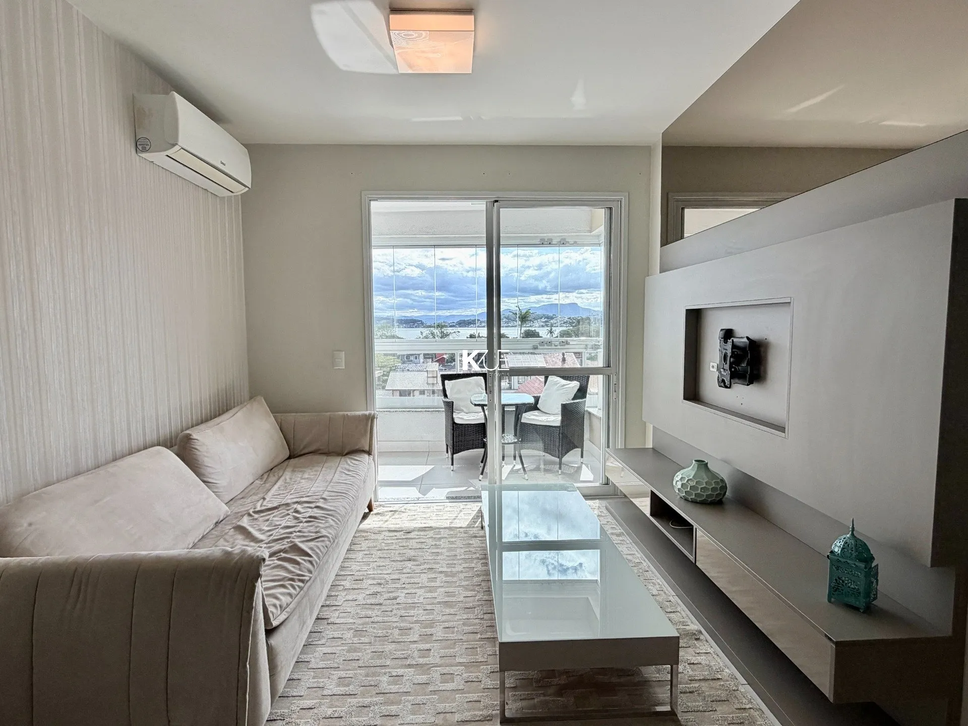 Furnished apartment, 111 m², with a water view