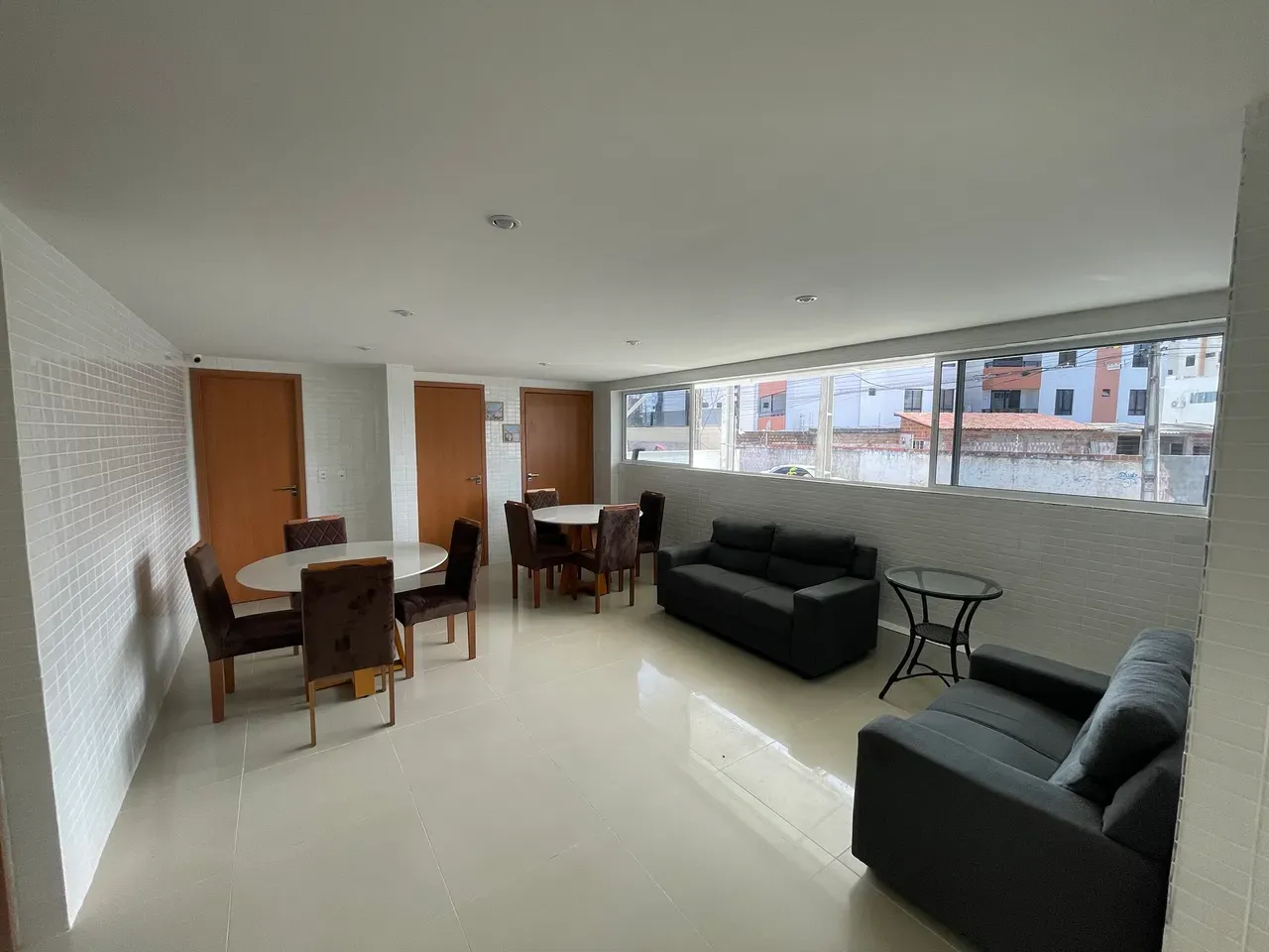 Furnished 1-bedroom apartment with open-plan kitchen — photo 7