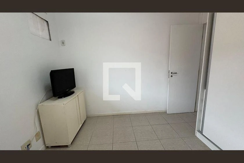 2-bedroom apartment in a building with a gym — photo 32