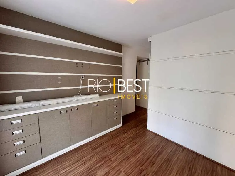 Apartamento de 99 m² com closet e janelas do piso ao teto — photo 14