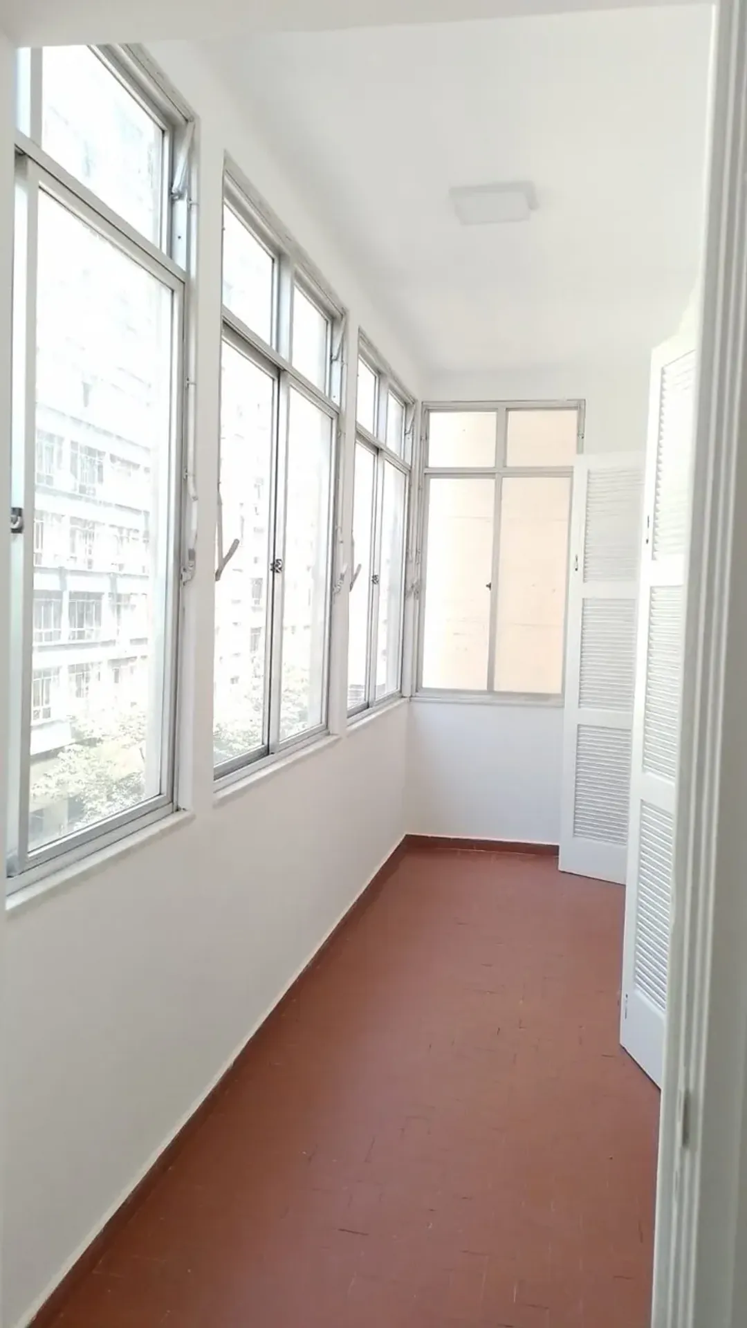 Apartment on the 3rd floor with wood or laminate floors — photo 7