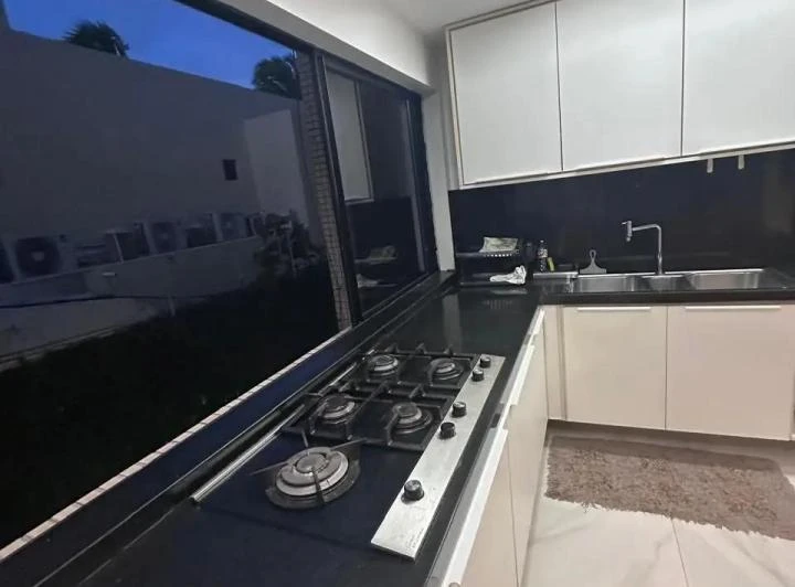 Мебльована квартира 195 м² з 3 спальнями-сюїтами — photo 2
