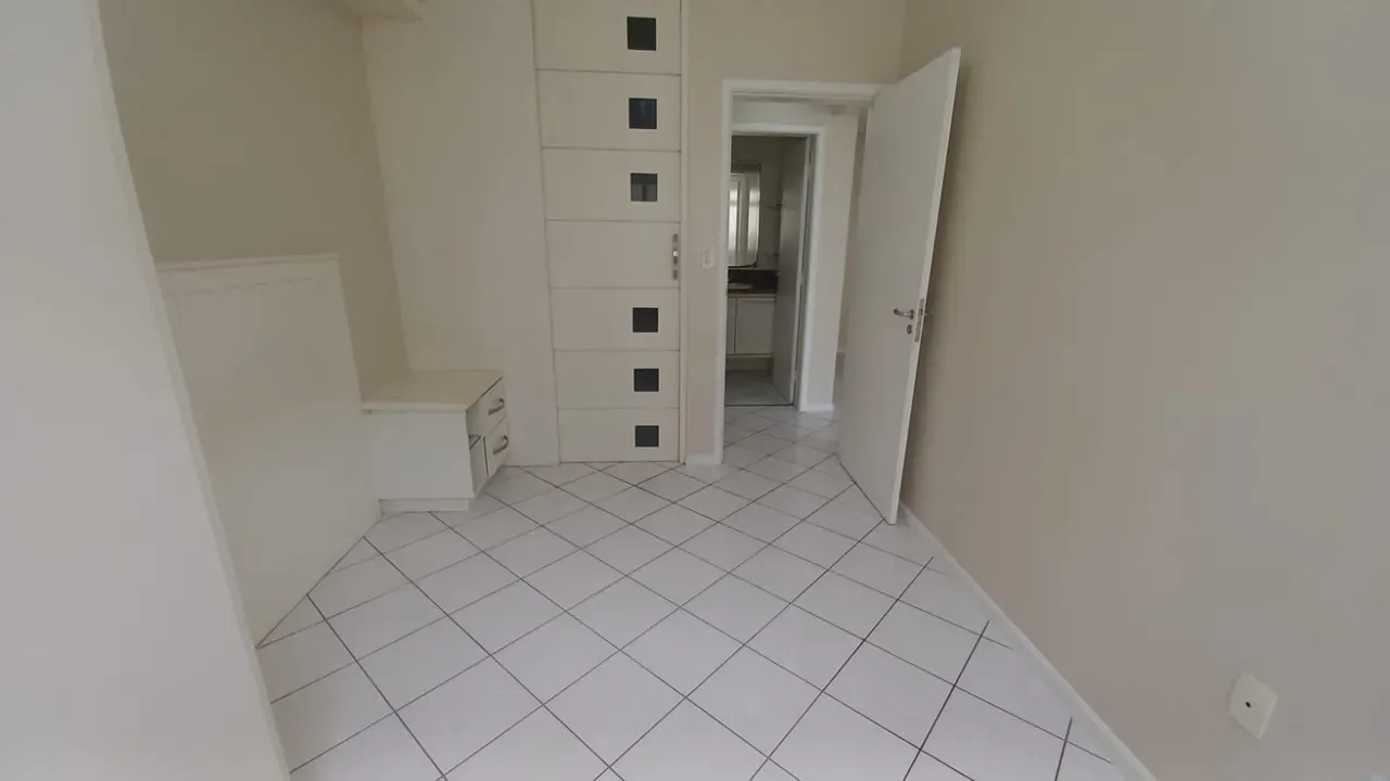 Apartment on the 4th floor with a glass-enclosed balcony — photo 7
