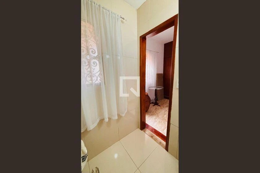 608 m² house with 7 bedrooms and 3 en-suites — photo 44