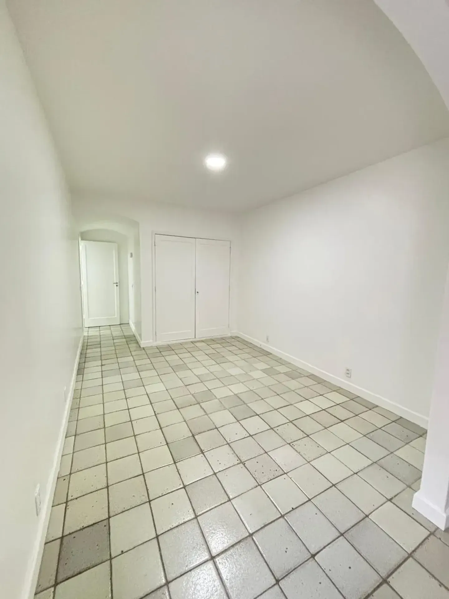 Apartment, 280 m², with a water view — photo 10