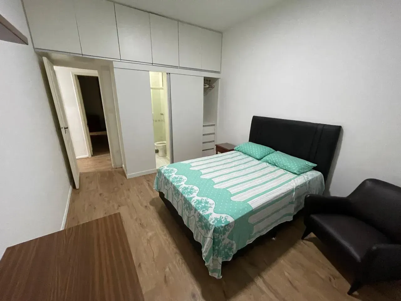Furnished 3-bedroom apartment with a parking space — photo 3