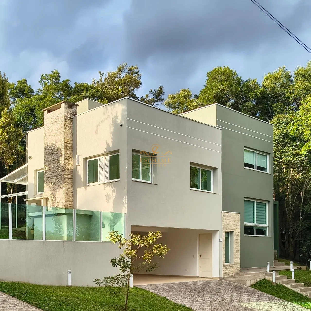 House with 5 bedrooms and a modern open-plan kitchen — photo 7