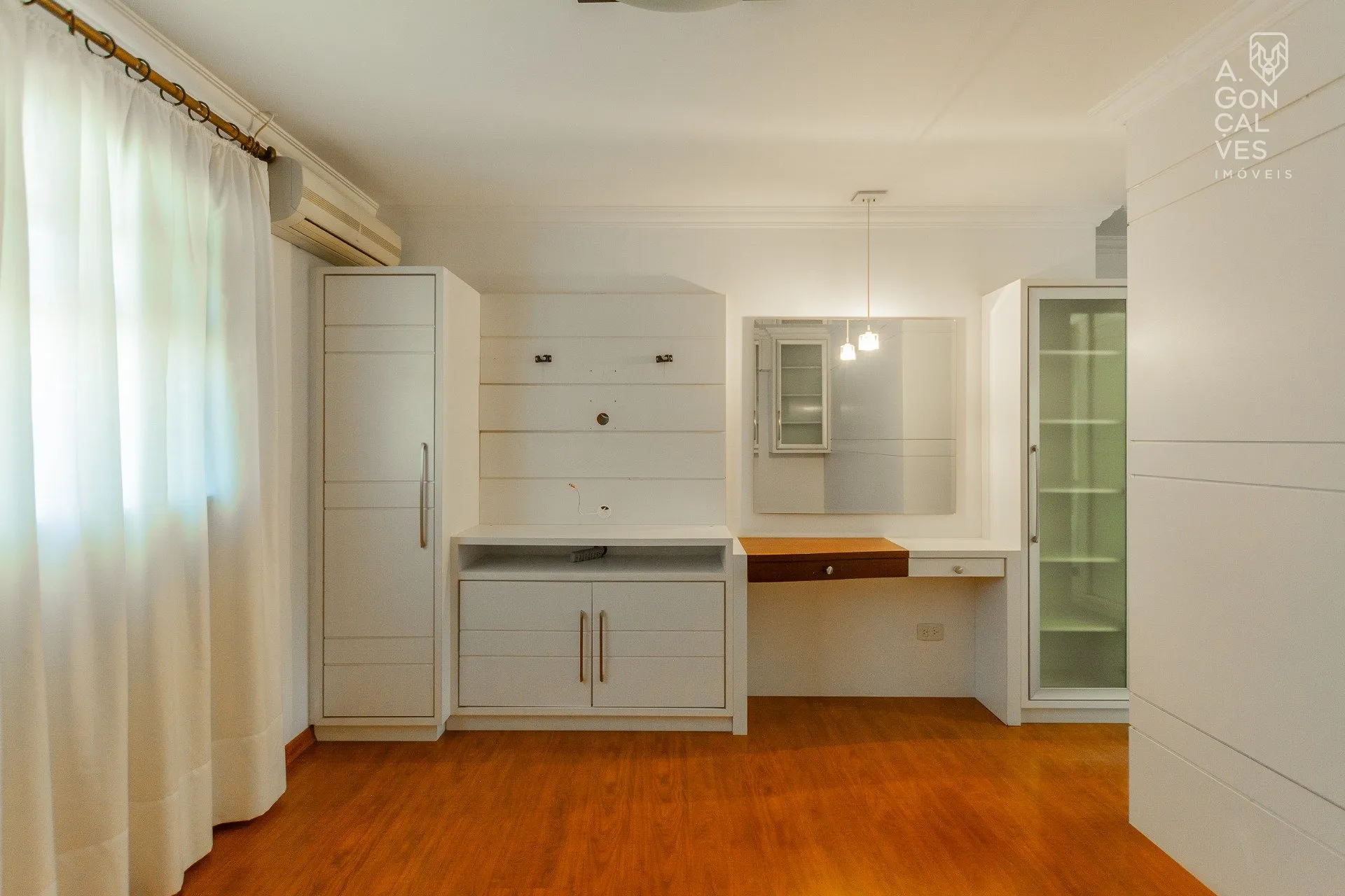 3-bedroom house with a home office — photo 19