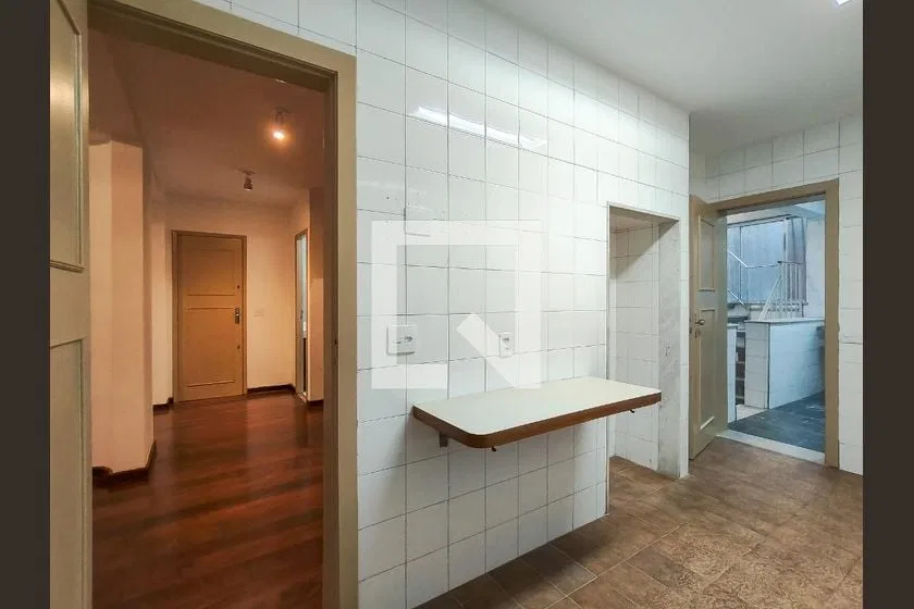 House with 5 en-suite bedrooms, 285 m² and parking — photo 8