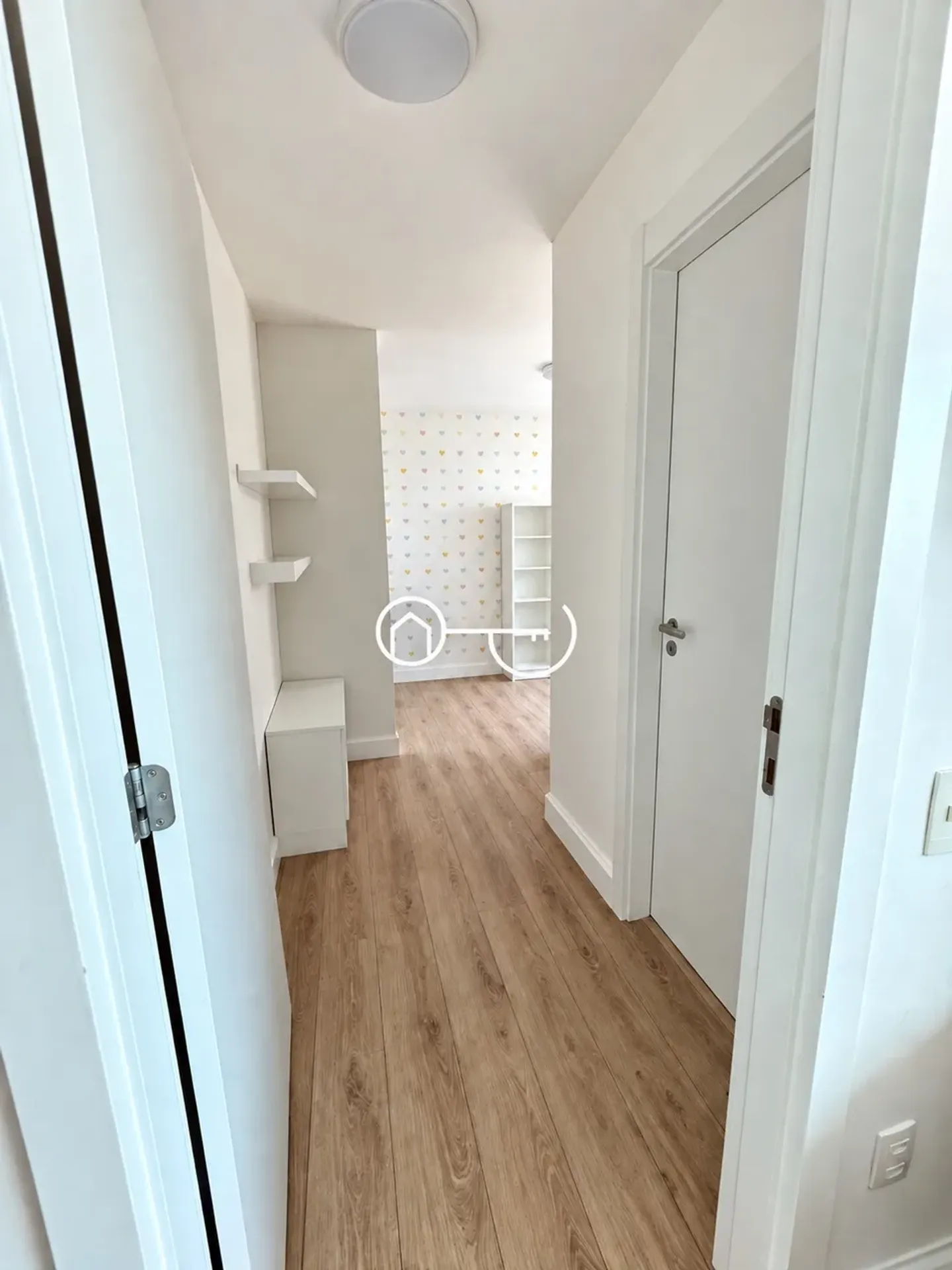 Furnished apartment, 79 m², with floor-to-ceiling windows — photo 12