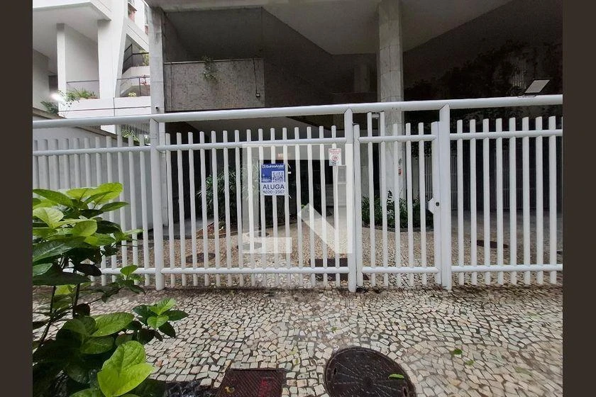 Home office in a 4-bedroom apartment, 140 m² — photo 47