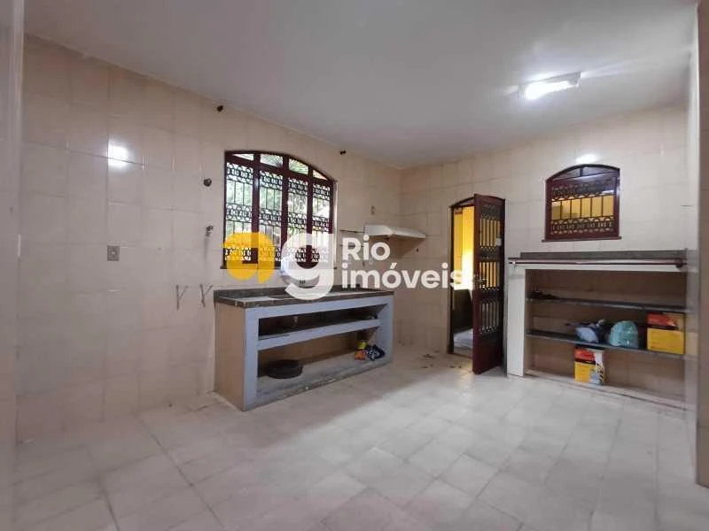 Detached duplex house with 4 bedrooms and 3 parking spaces