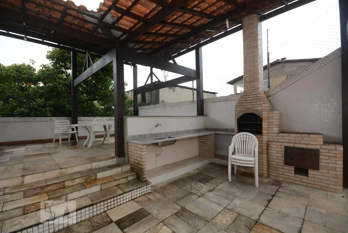 4-bedroom apartment in a building with a pool — photo 44