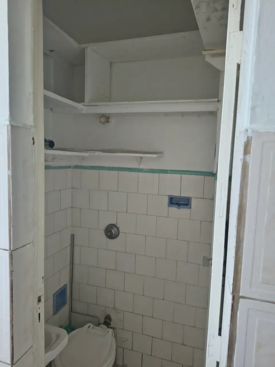 2-bedroom 2-bath apartment with 1 parking space — photo 3