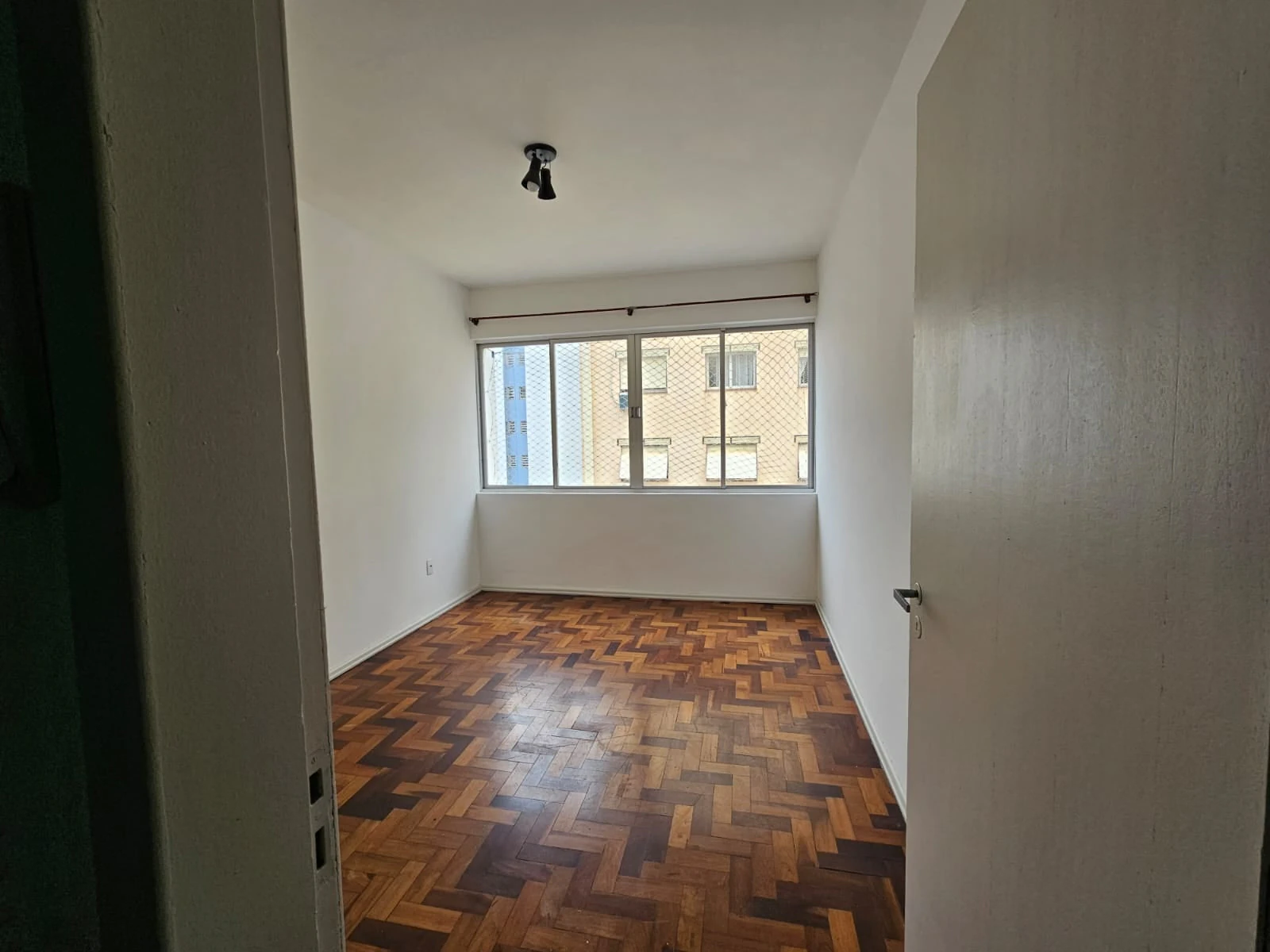 Departamento con piso de madera o laminado en Florianópolis — photo 3