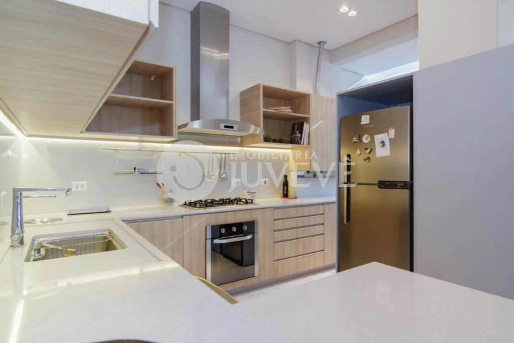 Furnished apartment, 104 m², with a glass-enclosed balcony — photo 12