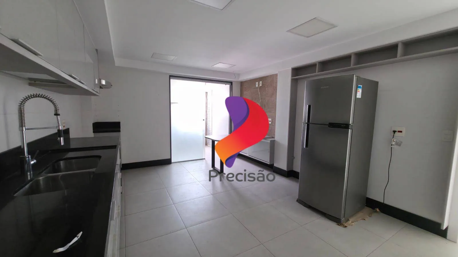 Rental apartment with 3 bedrooms and 5 bathrooms — photo 8